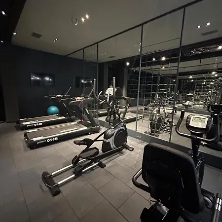 Qoople Legend B - Premium Steps From The Sea Apartman *