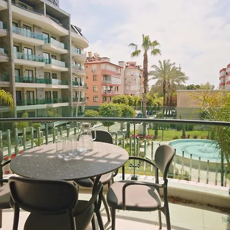 Qoople Legend B - Premium Steps From The Sea Daire