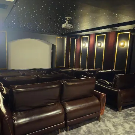 Апартаменты Qoople Legend B - Premium Steps From The Sea *
