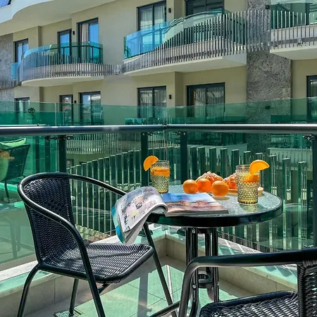 Qoople Legend B - Premium Steps From The Sea شقة