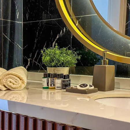 Апартаменты Qoople Legend B - Premium Steps From The Sea *