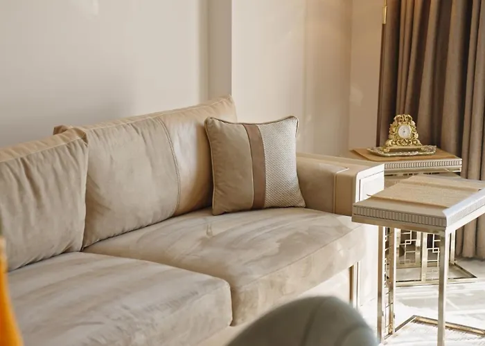 Qoople Legend B - Premium Steps From The Sea Apartment *