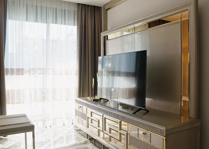 Qoople Legend B - Premium Steps From The Sea *