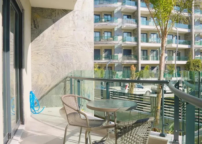 Qoople Legend B - Premium Steps From The Sea Apartment *