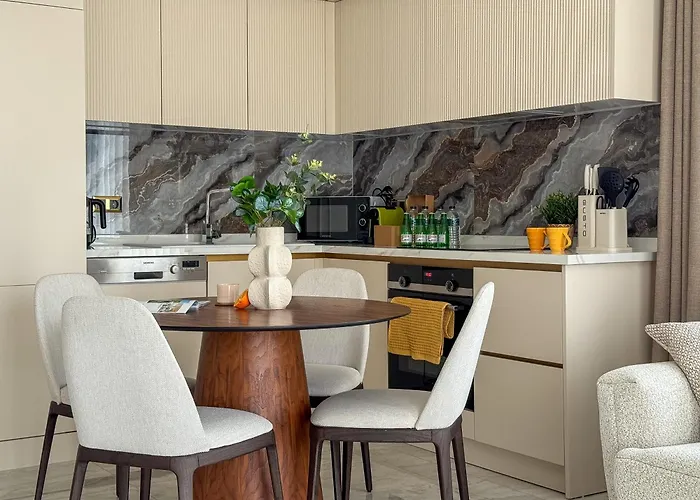 Qoople Legend B - Premium Steps From The Sea