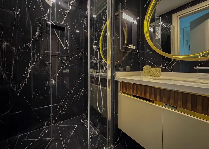 Qoople Legend B - Premium Steps From The Sea *