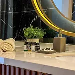 Апартаменти Qoople Legend B - Premium Steps From The Sea *