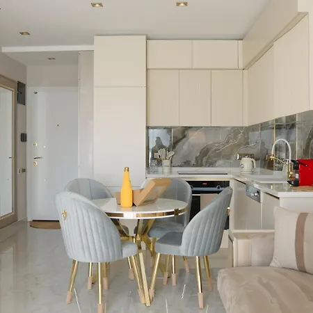 アパート Qoople Legend B - Premium Steps From The Sea アランヤ