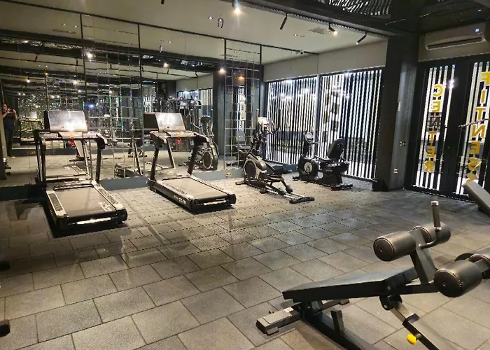 Qoople Legend B - Premium Steps From The Sea *