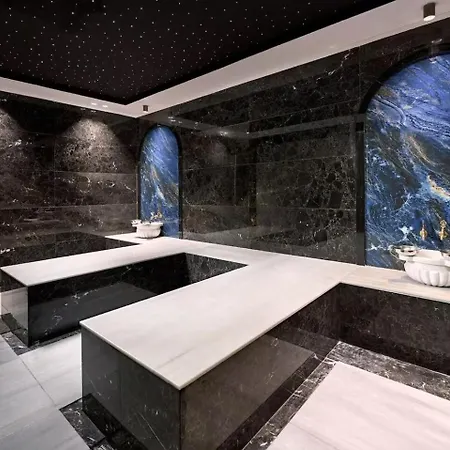 Qoople Legend B - Premium Steps From The Sea